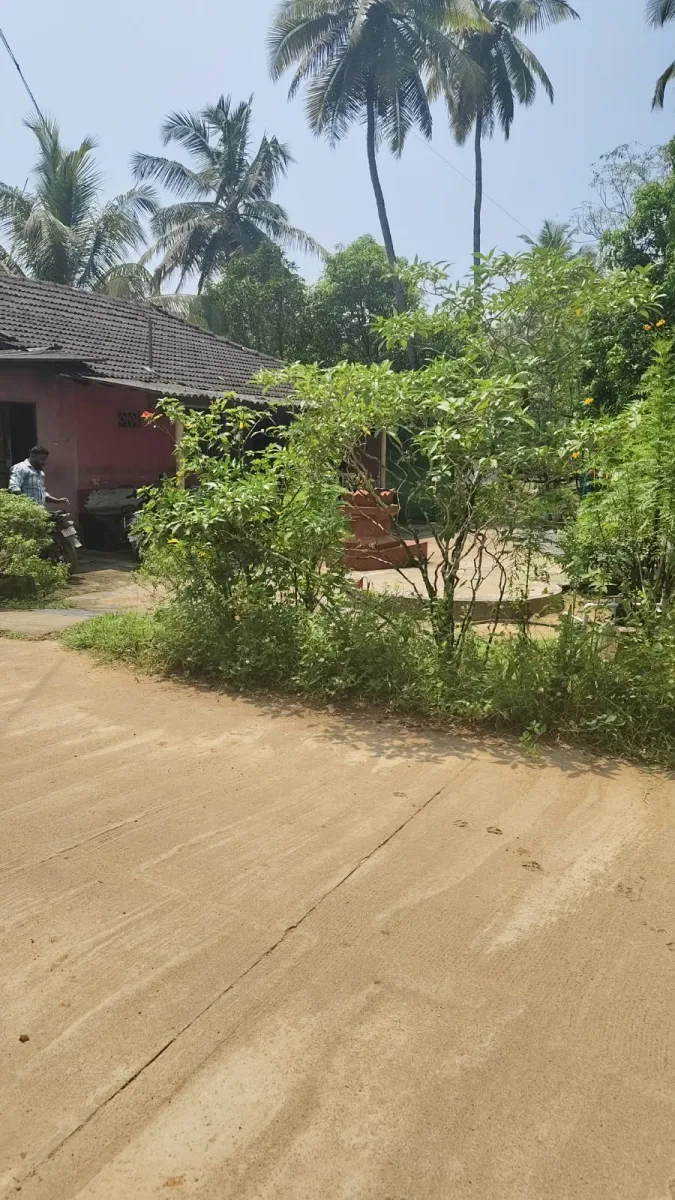 26-Cent Second-Row Beach Property with House in Kome image 3